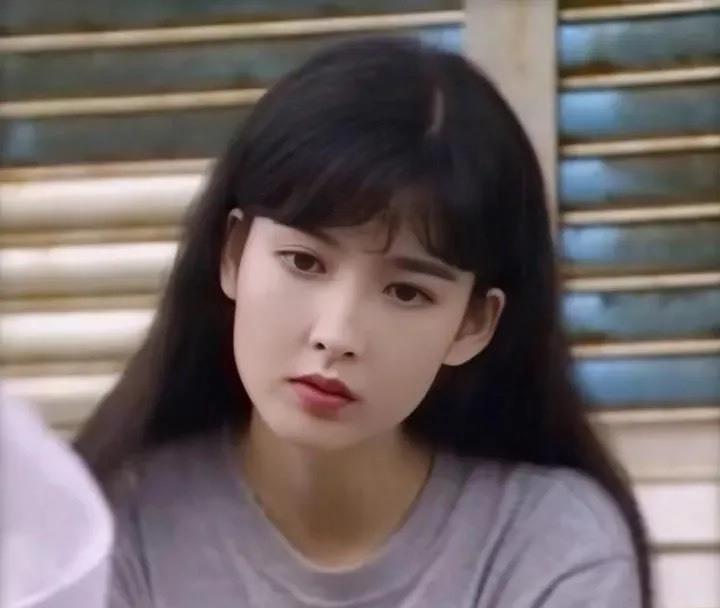 陈坤|从恋爱到结婚三十几年，如今54岁的她依旧年轻美丽