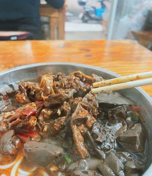 天堂美食 南昌5朵金花卖猪血粉,8元一碗猪血给得多,14年来卖出2000万碗