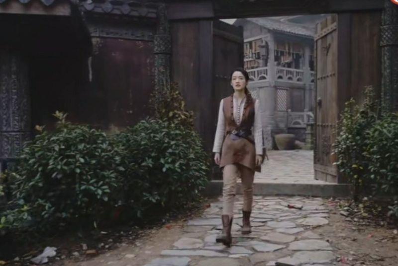 李沁|李沁《请君》杀青！公开青泉寨全景！和任嘉伦婚纱照路透看起来