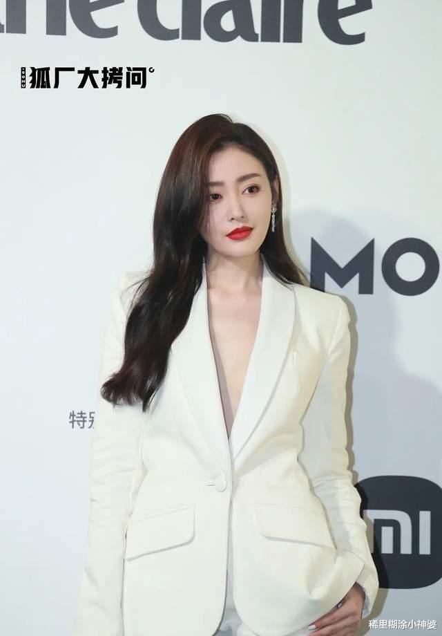 王一博|张天爱生图，背部薄得像纸，但臀部和上半身该有的肉肉一样不落