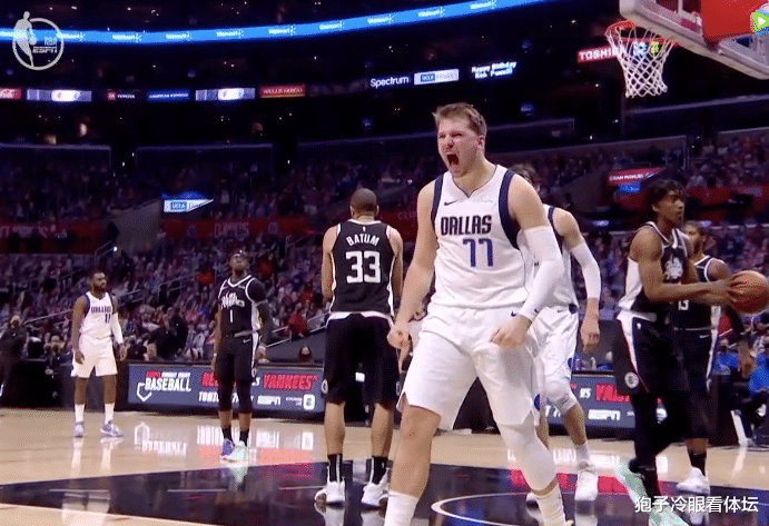 凯里·欧文|快船赢下G7！莱昂纳德没绷住被逗笑 队友轮流拥抱东契奇 鲍尔默振臂欢呼