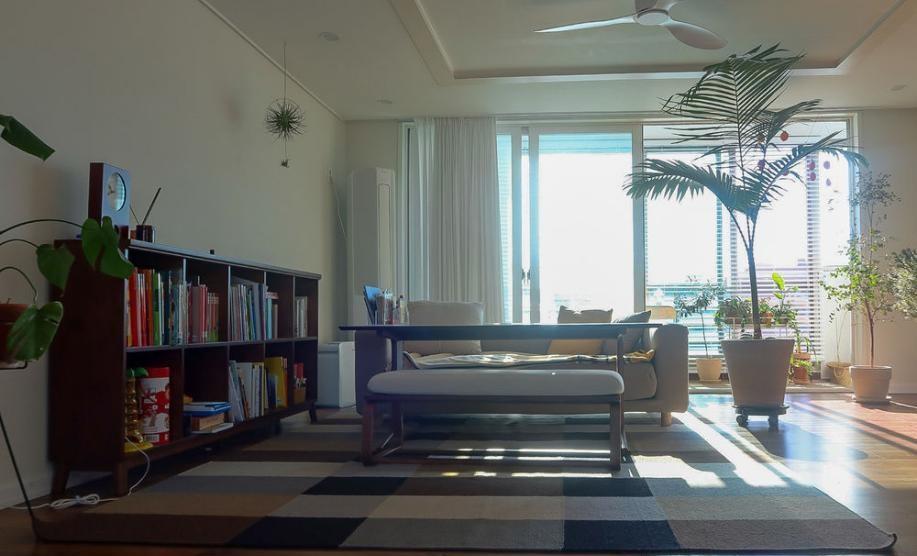 硬装简单些，尽管入住3年了，房子依旧如新！白色厨房显大清爽