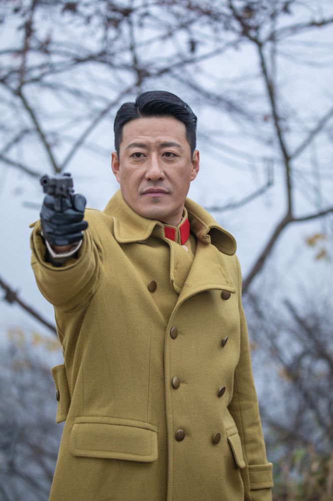 于震|于震在直播间卖二锅头，被粉丝要求现场喝，喝后表情痛苦！