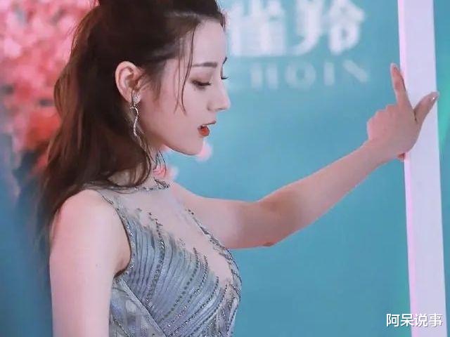 张婧仪|保守派热巴彻底放开，身着性感塑身长裙，事业线美绝了！