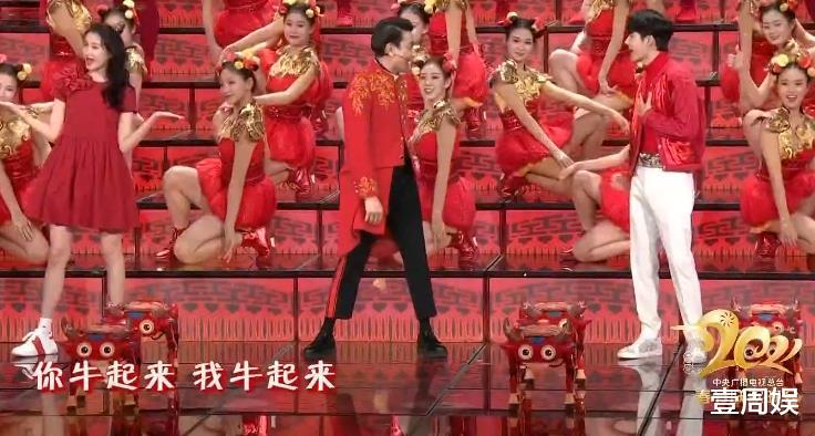 赵丽颖|春晚明星现场：杨幂被金晨碾压，张雨绮公主抱杨迪，岳云鹏失误