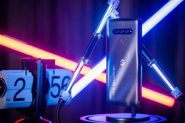 苹果公司|2021年终盘点：国产手机破茧重生，旗舰机上探影像天花板