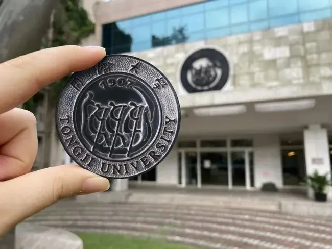InsDaily|大学录取通知书又火了！各大高校争奇斗艳，美哭网友：有被感动到