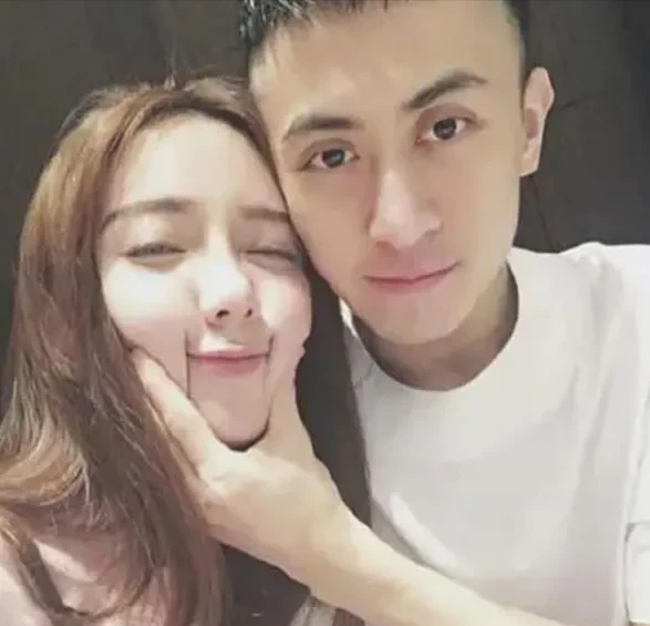 秦奋|当年，秦奋甩给韦雪4500万，说：分手吧，我不会娶你的