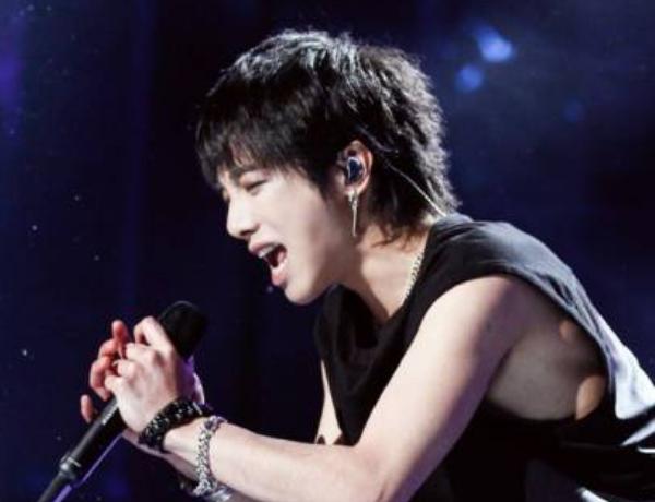 张歆艺|华晨宇生女早有苗头？二姐张歆艺曾经发文却秒删，网友瞬间发现猫腻