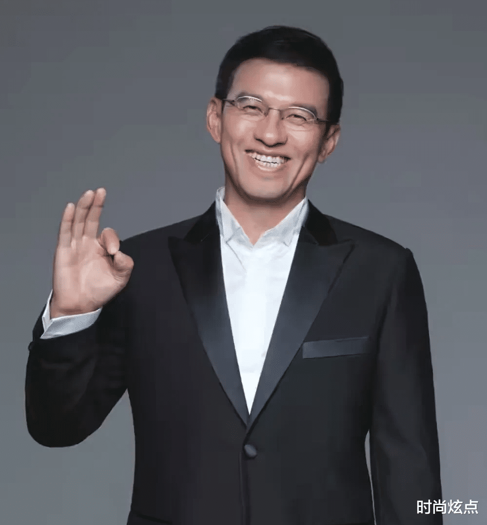 丁剑剑|2004年，王志向刚认识100天的朱迅求婚，朱迅呆呆地问了他一句：你有病么