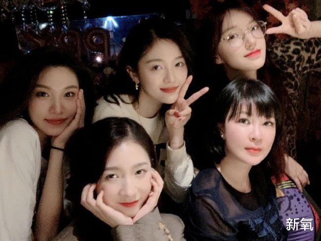 杜华|娱乐圈新晋换头宝,从眼睛到下巴都是整的,只有头发是真的