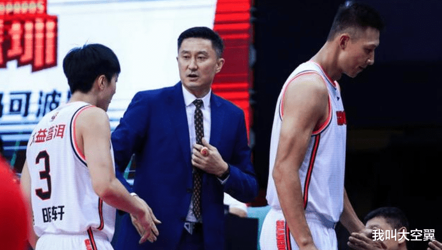 广东男篮|一针见血！球迷道破CBA常规赛广东男篮大胜深圳真因：邱彪也无解