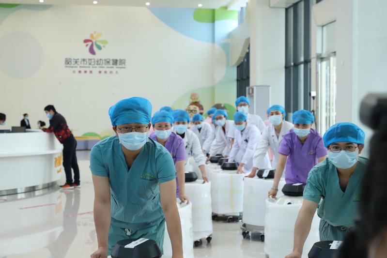 羊城派 警车开道，韶关妇幼3万个“胚胎宝宝”搬新家