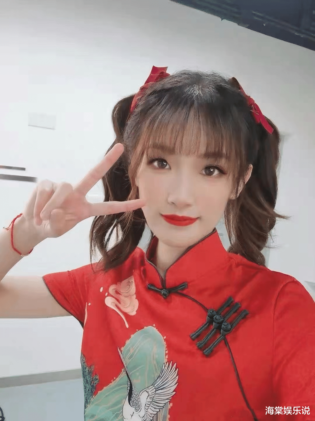 edg战队|EDG赛后美女翻译上热搜！精通4国语言为国争光，网红学霸颜值高！