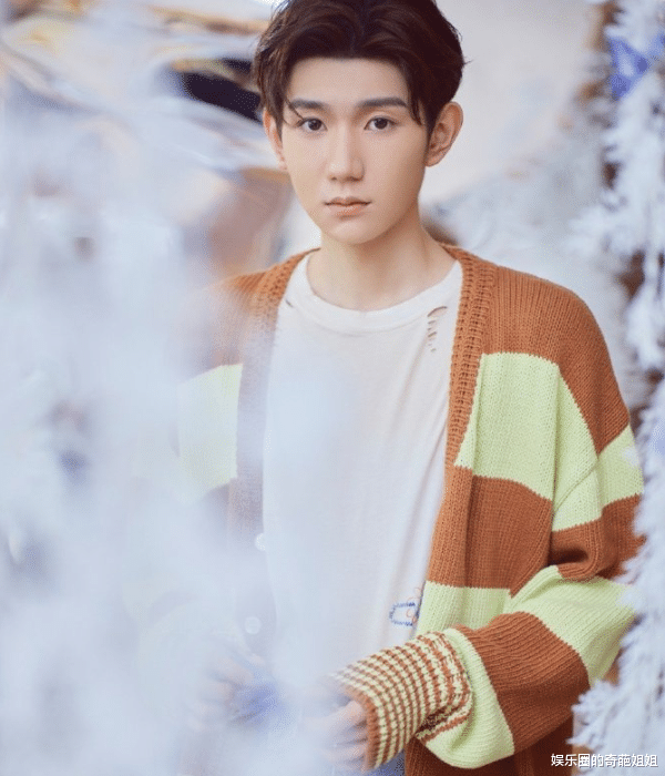 董卿|有种“时尚达人”叫王源，明明看着很普通，一般人却难以驾驭！