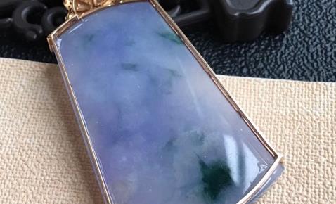 翡翠|还用翡翠划玻璃，来鉴定真假吗？如果真的划破你就要哭了