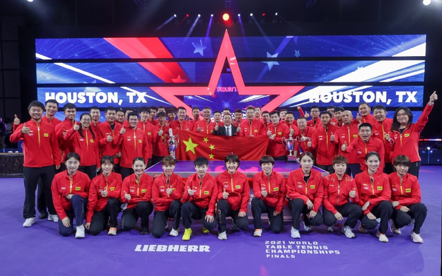 王皓|国乒全家福刘国梁与众不同！11人参赛9人拿牌，王皓再捧冠军奖杯
