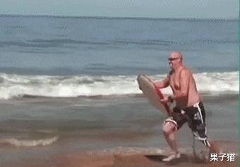 女主播 今天看直播，女主播的“xiong”掉了下来, 直播间瞬间炸开了锅。