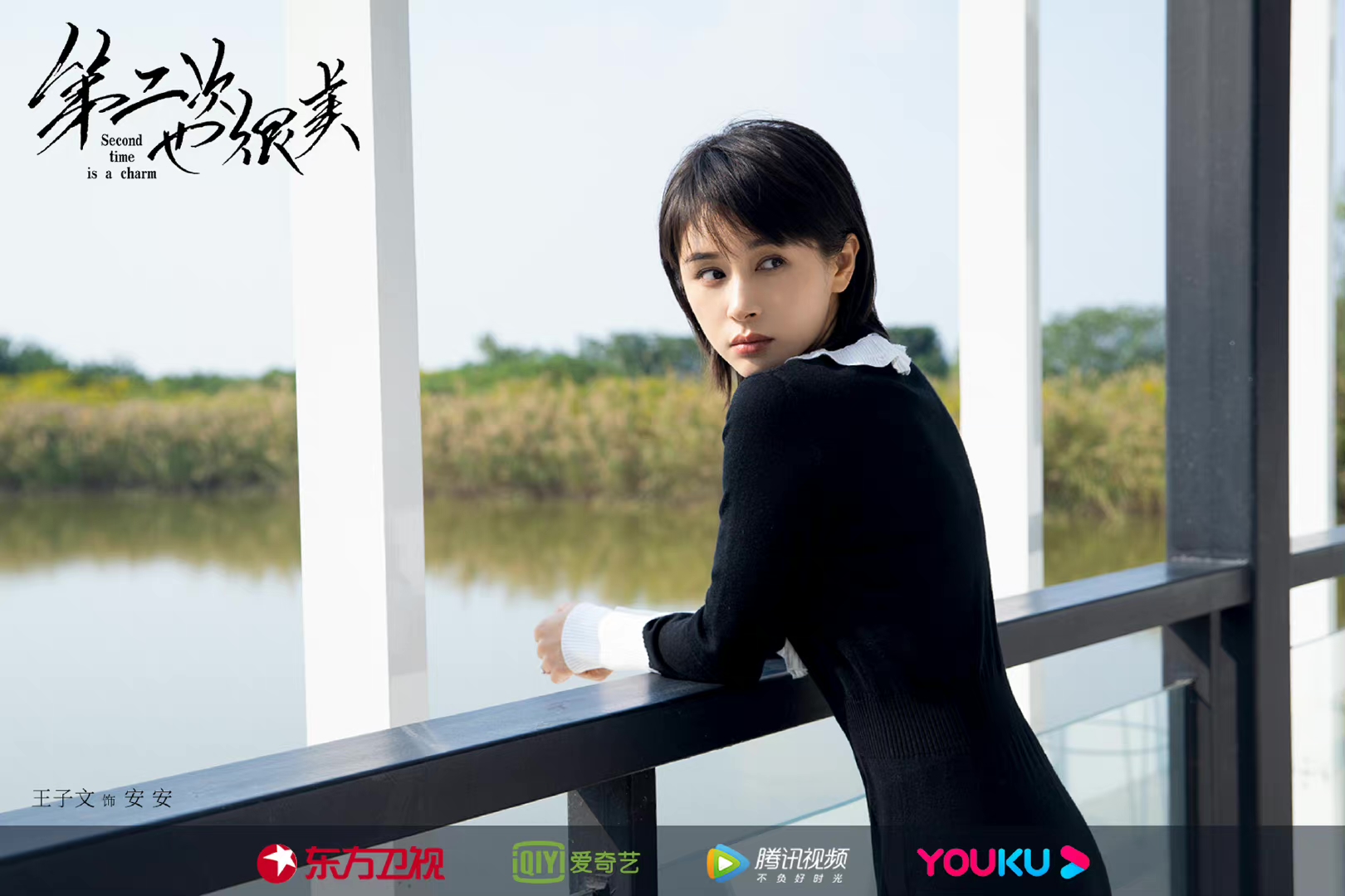 王子文|网友偶遇王子文片场拍戏 与工作人员谈笑不断亲和力十足