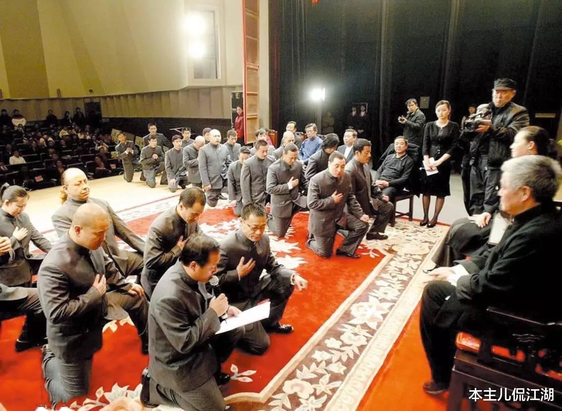 王小宝|“长贵”王小宝毁灭史:抛弃糟糠妻,娶小19岁娇妻,开豪车打人