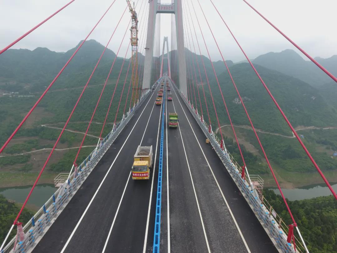 早安遵义 遵余高速湘江大桥顺利完成荷载试验