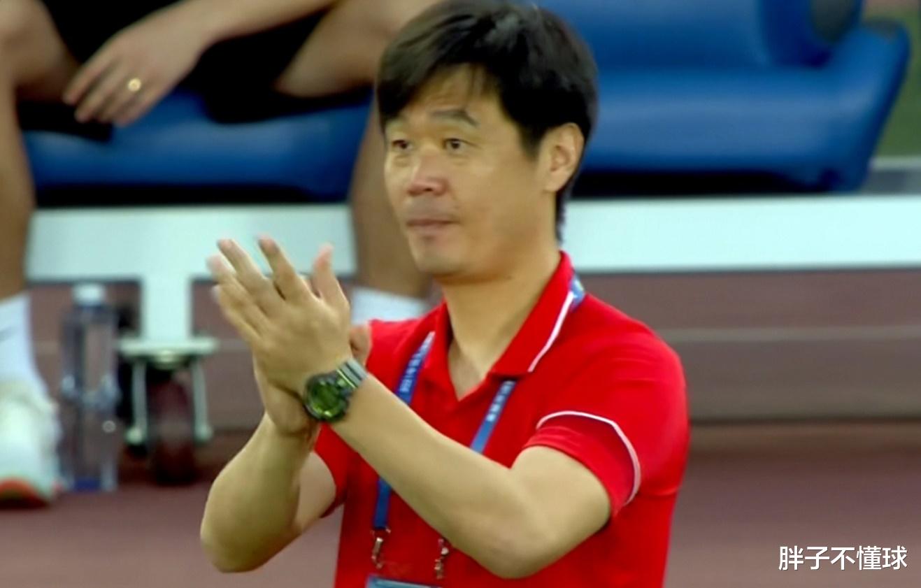 李霄鹏|六大前国脚齐聚国足协助李霄鹏，这是国足教练组还是教练员研讨班