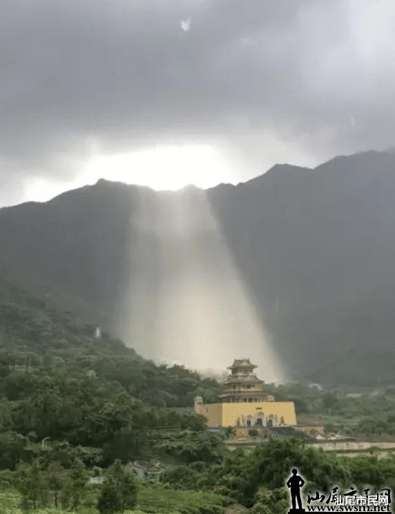 莲花山 莲花山雨后惊现罕见佛光...