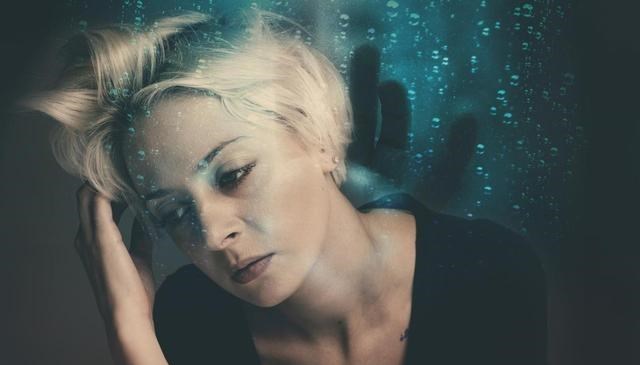 白领|现在好多公司流行“1075”工作制，网友自嘲：“谁敢准点下班？”