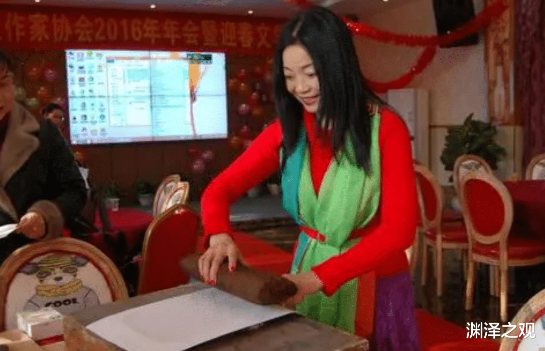 骑行 23岁小伙谭万平不顾劝阻，非得娶46岁离异大妈，5年后他后悔了吗