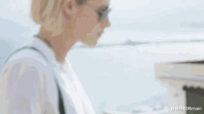 服装搭配师main|她是荧屏女神“暮光女”,剪短发越变越帅,光脚走红毯被赞真性情