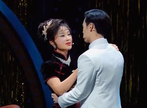 刘晓庆|67岁刘晓庆再演“少女”，与24岁小鲜肉扮情侣，网友：收手吧