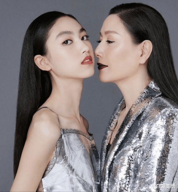 小白爱美搭|任达华的老婆真有港姐范，这么难驾驭的绿色短裙，也能穿出高级感