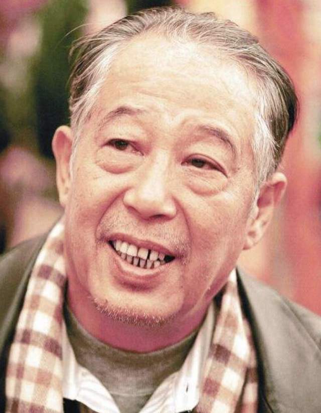 杨紫|《家有儿女》主演重聚！79岁刘星姥姥罕露面，与高亚麟挽手似母子