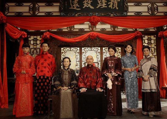 郭靖宇|19岁与导演私奔,在6平米的地下室生下3胎,丈夫用七部剧捧红她