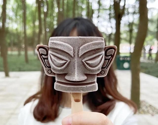 洋洋爱足球 三星堆打破传统！现场“沉浸式”观摩修文物，重塑博物馆新时代