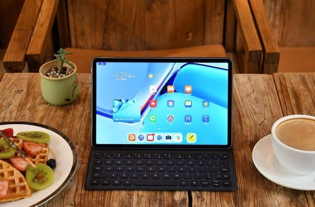 华为鸿蒙系统|两千五选平板？骁龙865+120Hz高刷＋鸿蒙系统，还有理由拒绝么？