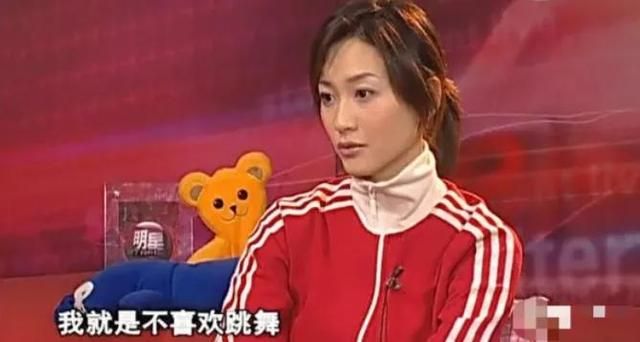 李小冉|演员李小冉，40岁苦尽甘来，5个亿随便花，被丈夫宠成宝