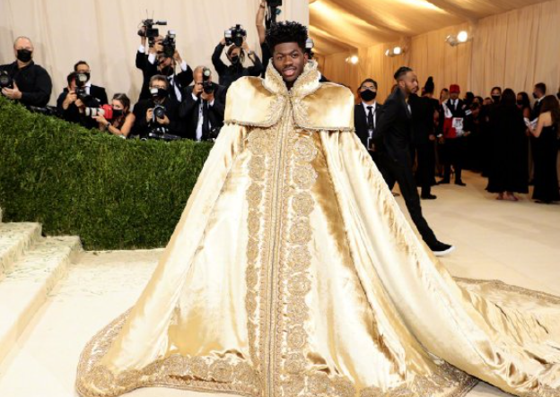 邓文迪|MG红毯好热闹！名模鼻梁挂假虫，谷爱凌大秀长腿，邓文迪金光闪闪