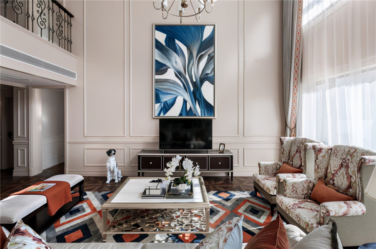 270平三居室于设计和艺术的边界迂回，赋予空间独特的情感体验