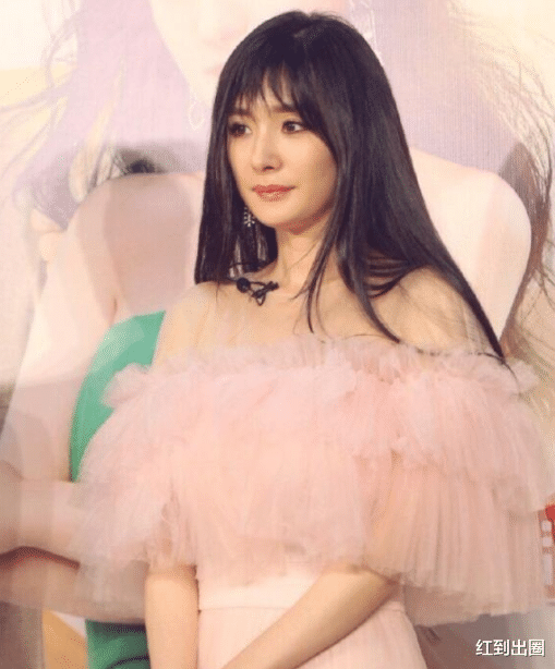 大S|女明星被造型师坑惨了！杨紫穿成120斤，沈月显老，张嘉倪像大妈