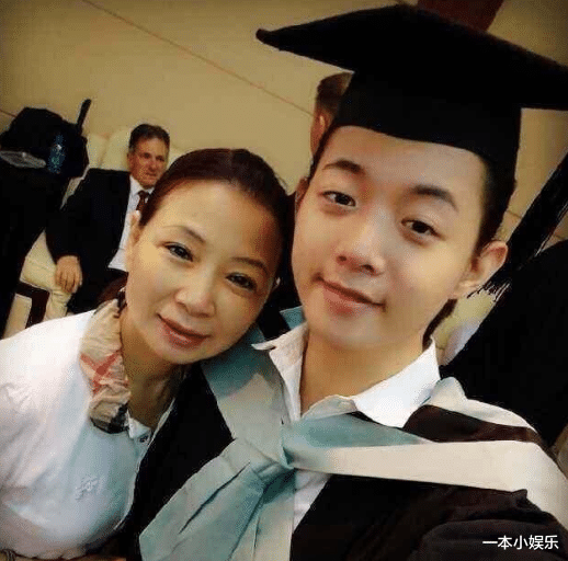 霍尊|有种“整容”叫做霍尊，头发剪短后判若两人，网友：早这样早火了