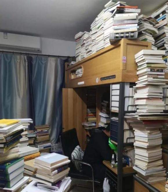 正午阳光|上了名校才懂，那些“中年不如狗”人，命运在大学遭已预言