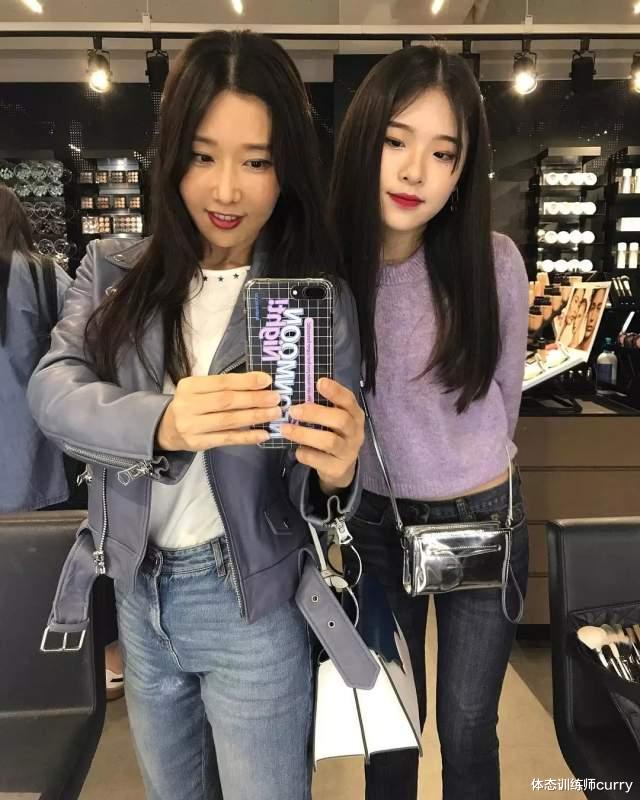 美丽|年过半百却比24岁的女儿还要年轻？她为什么不显老？