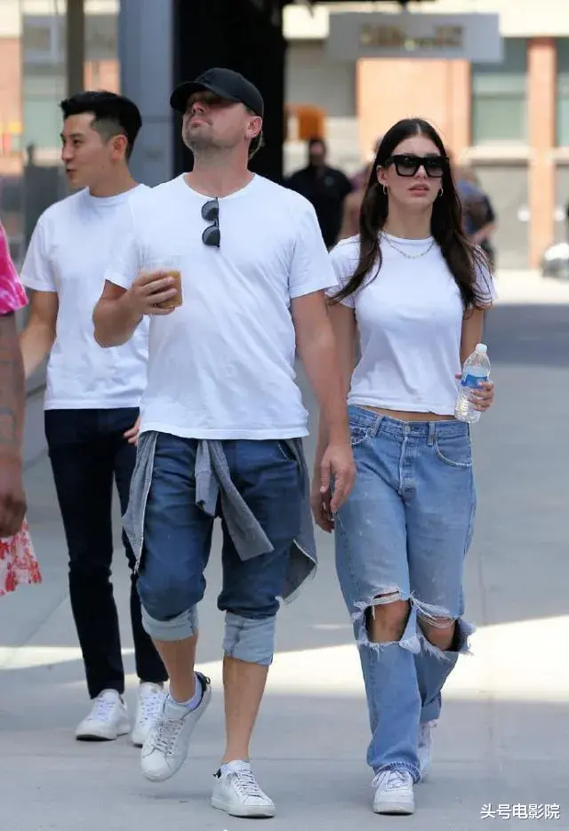 莱昂纳多·迪卡普里奥|47岁了，小李子该死的魅力！世界首富女友紧贴，贝索斯晒肌肉宣战