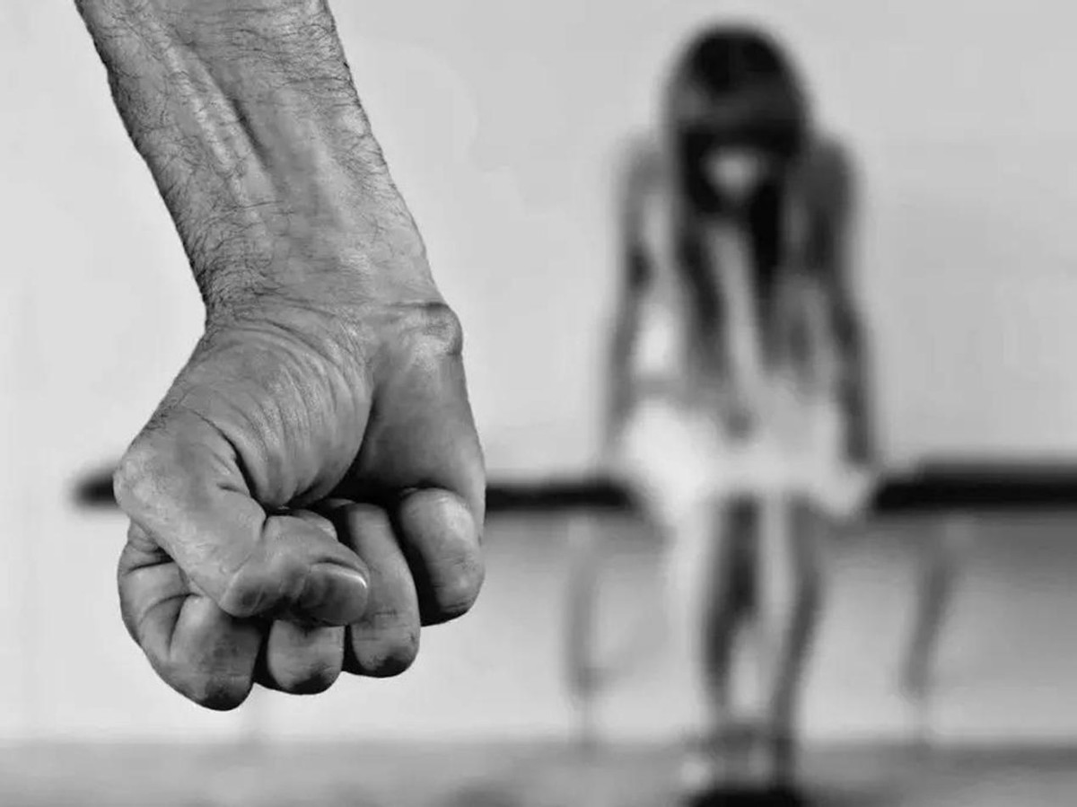 神鸟知讯资讯站 得病厌世就要报复社会？33岁男子街头持刀伤害母子，致1死1伤