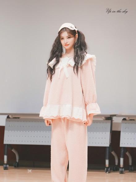 王怡人|Everglow王怡人在韩流不下跪，中国人不行大礼，就要站着把钱挣了