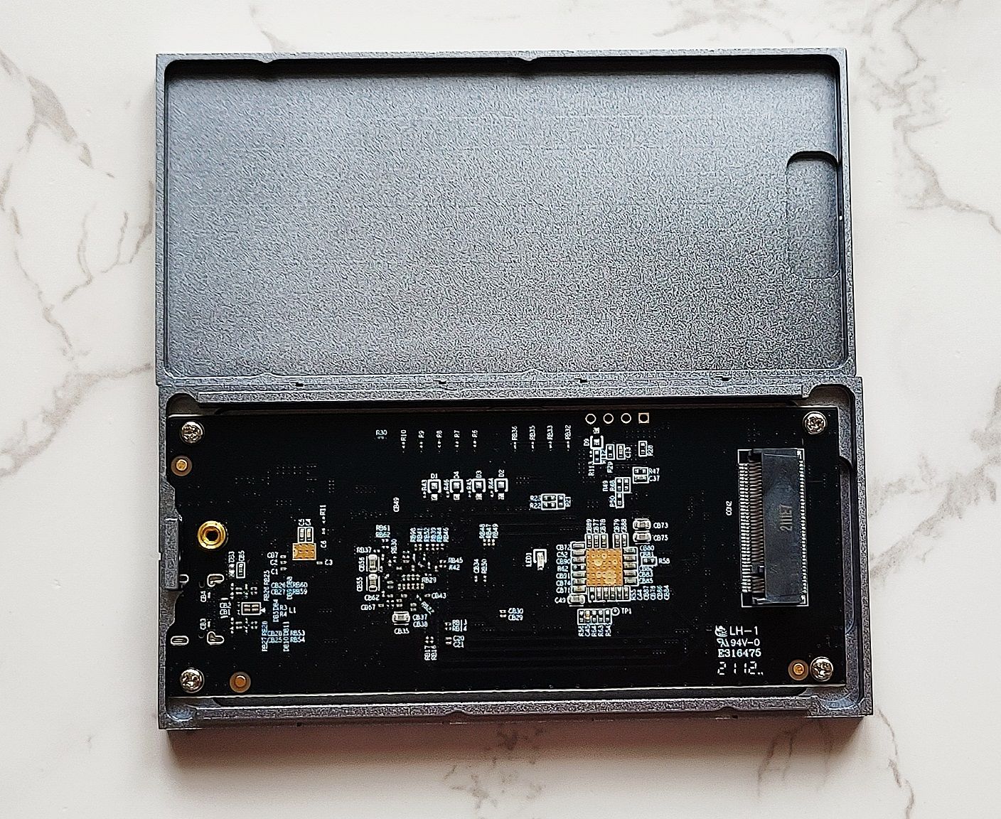 三星PM981a 512GB搭配尤大师USB4魔方硬盘盒且看雷电4接口抢先测