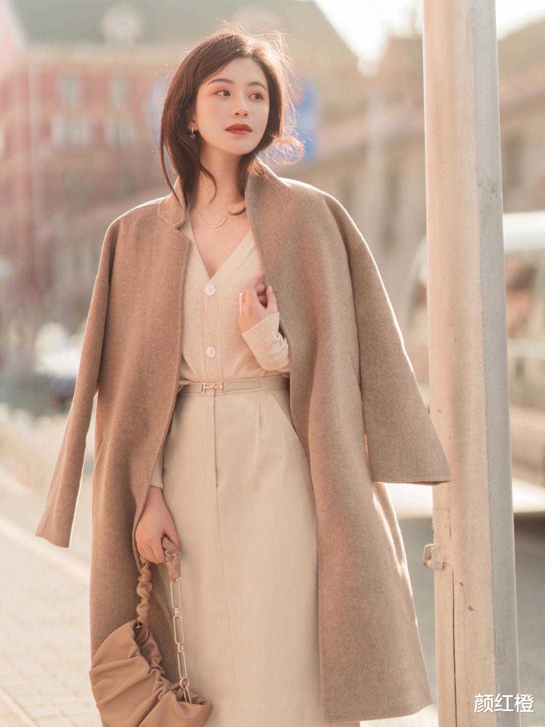 颜红橙 秋冬买大衣,尽量别选经典色,太常见了,这几种颜色更有范
