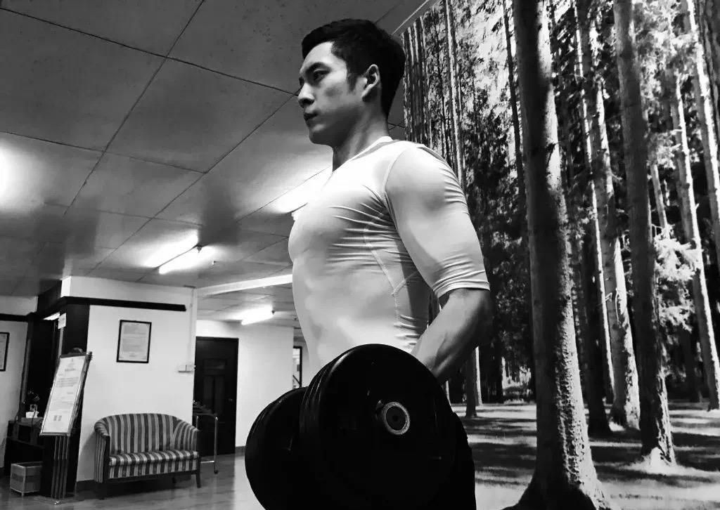 钟汉良|男版张雨绮靠肉体出圈，帅气外表迷人身材圈粉无数，一般人难匹敌