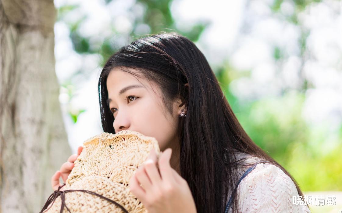 晓枫情感 女人出现这些“身体语言”,其实是在暗示你追求她